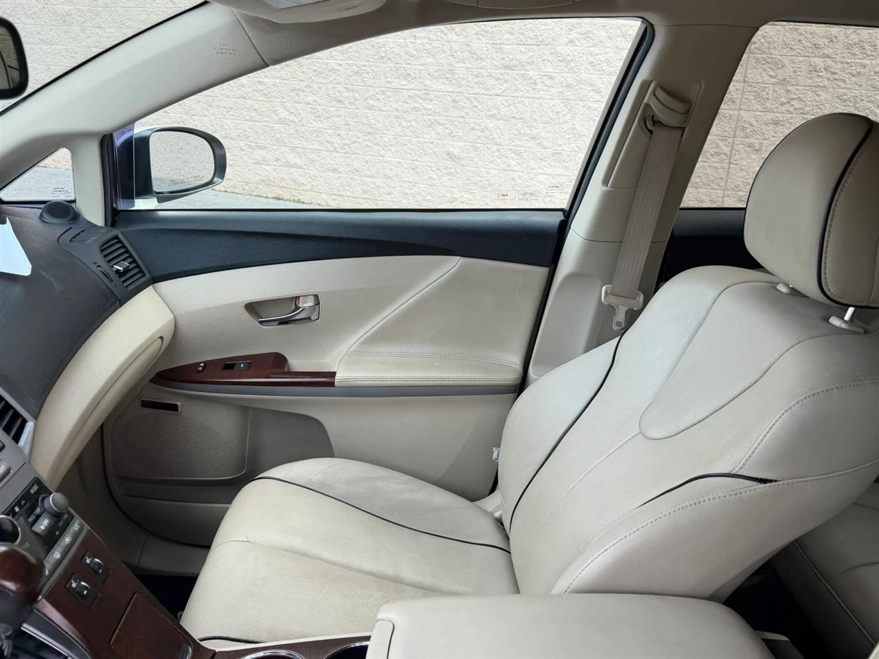 Toyota Venza 4dr Wgn V6 AWD (Natl) 2010
