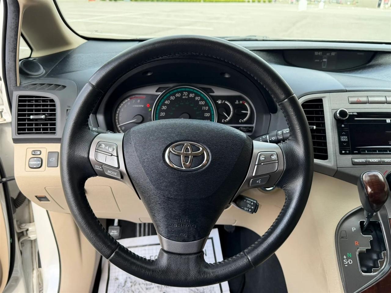 Toyota Venza 4dr Wgn V6 AWD (Natl) 2010