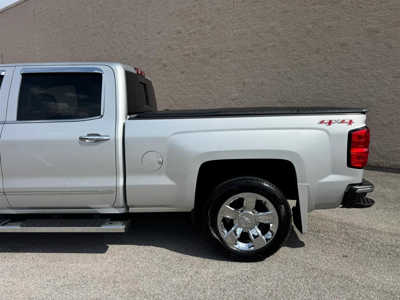 Chevrolet Silverado 1500 4WD Crew Cab 153.0" LTZ w/1LZ 2015