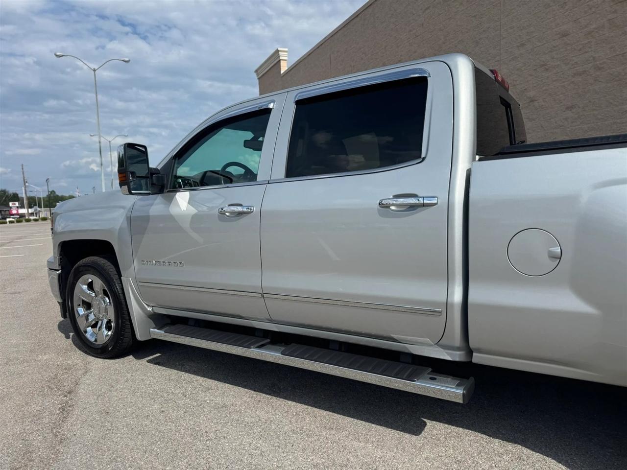 Chevrolet Silverado 1500 4WD Crew Cab 153.0" LTZ w/1LZ 2015