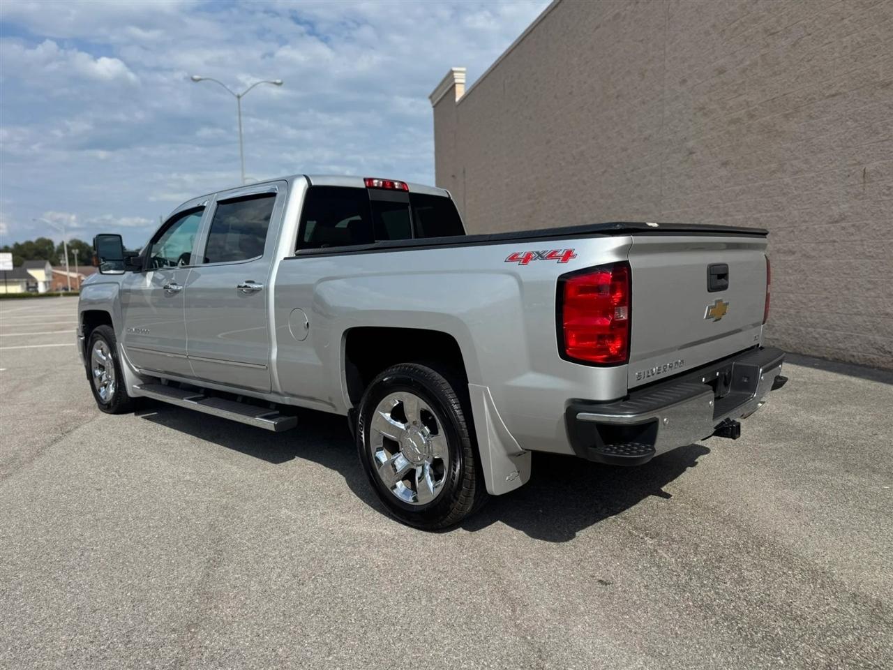 Chevrolet Silverado 1500 4WD Crew Cab 153.0" LTZ w/1LZ 2015
