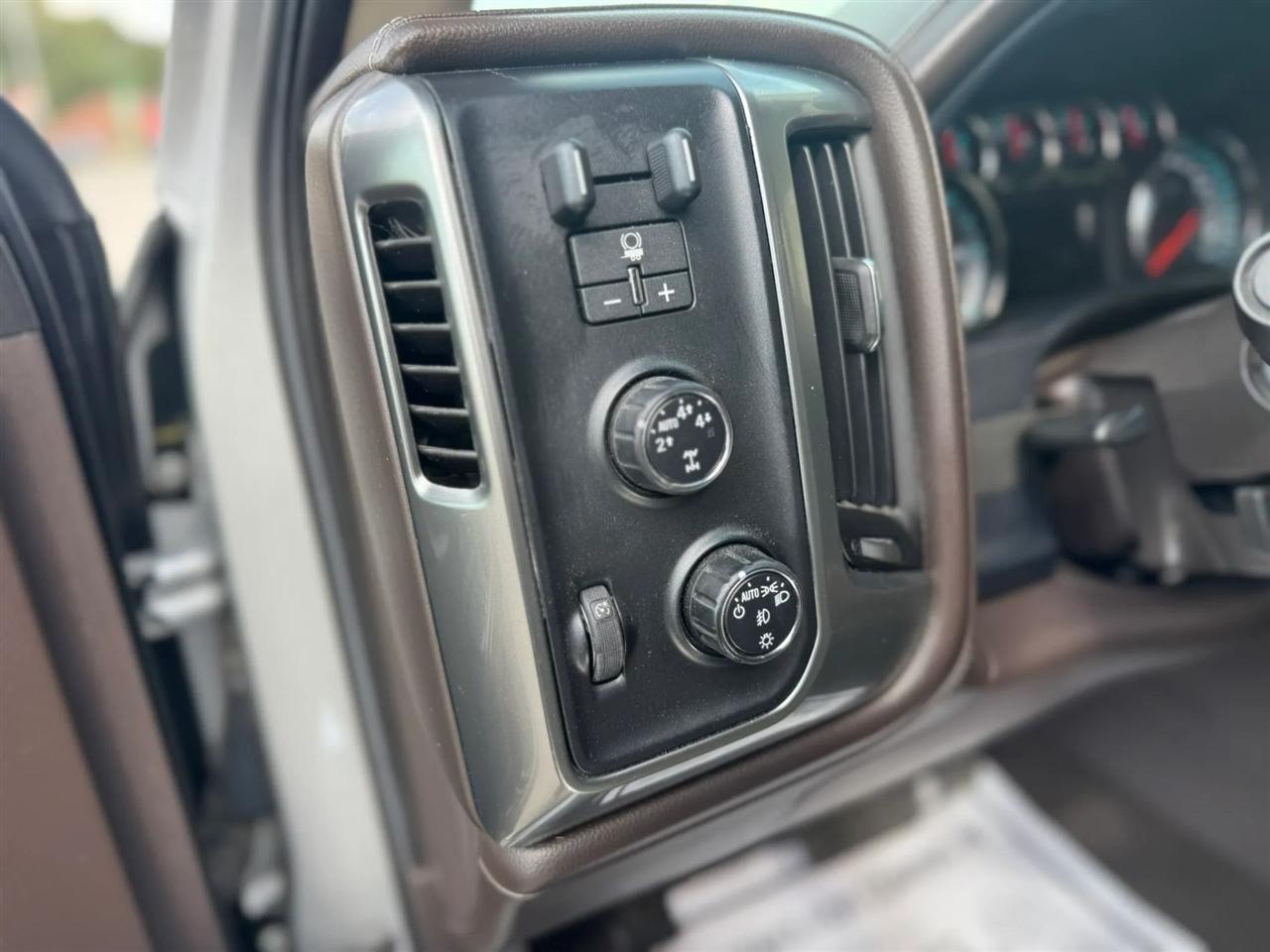 Chevrolet Silverado 1500 4WD Crew Cab 153.0" LTZ w/1LZ 2015