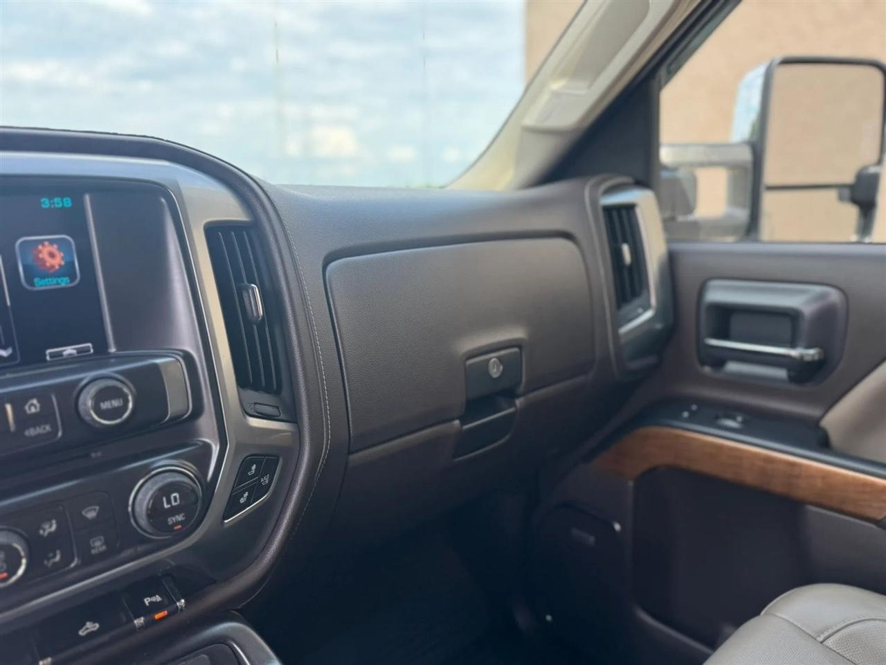 Chevrolet Silverado 1500 4WD Crew Cab 153.0" LTZ w/1LZ 2015