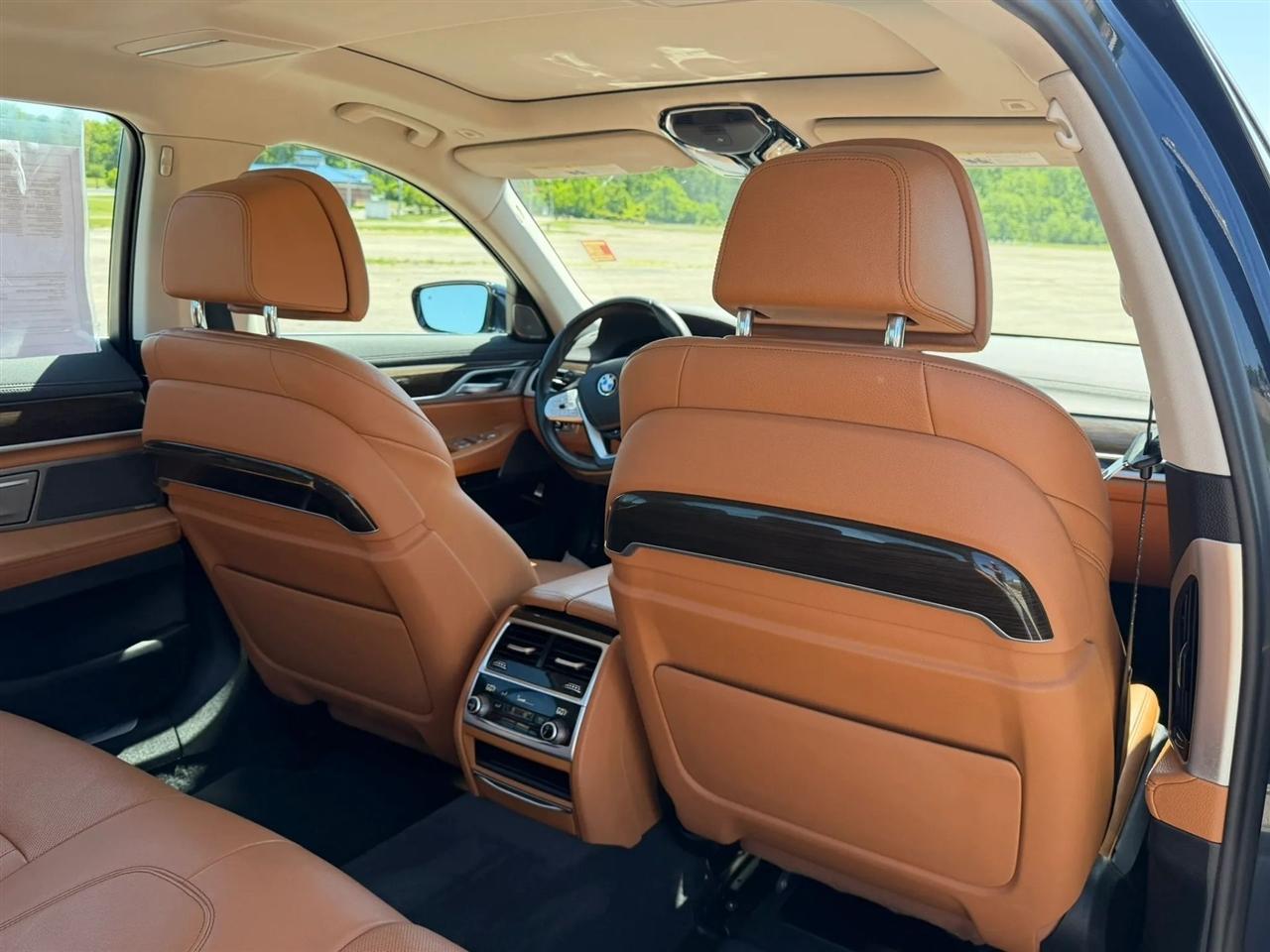 BMW 7 Series 740i Sedan 2020