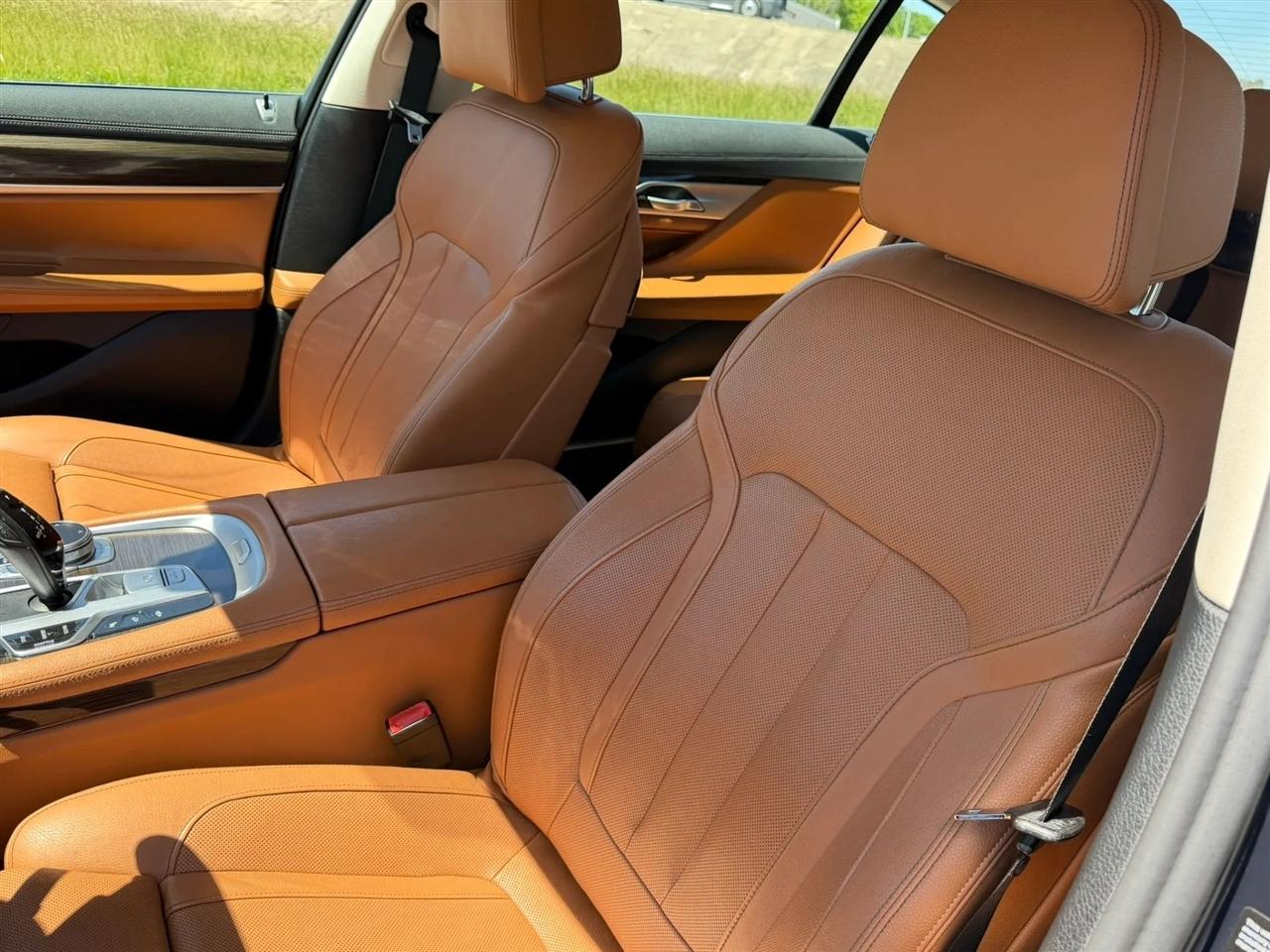 BMW 7 Series 740i Sedan 2020