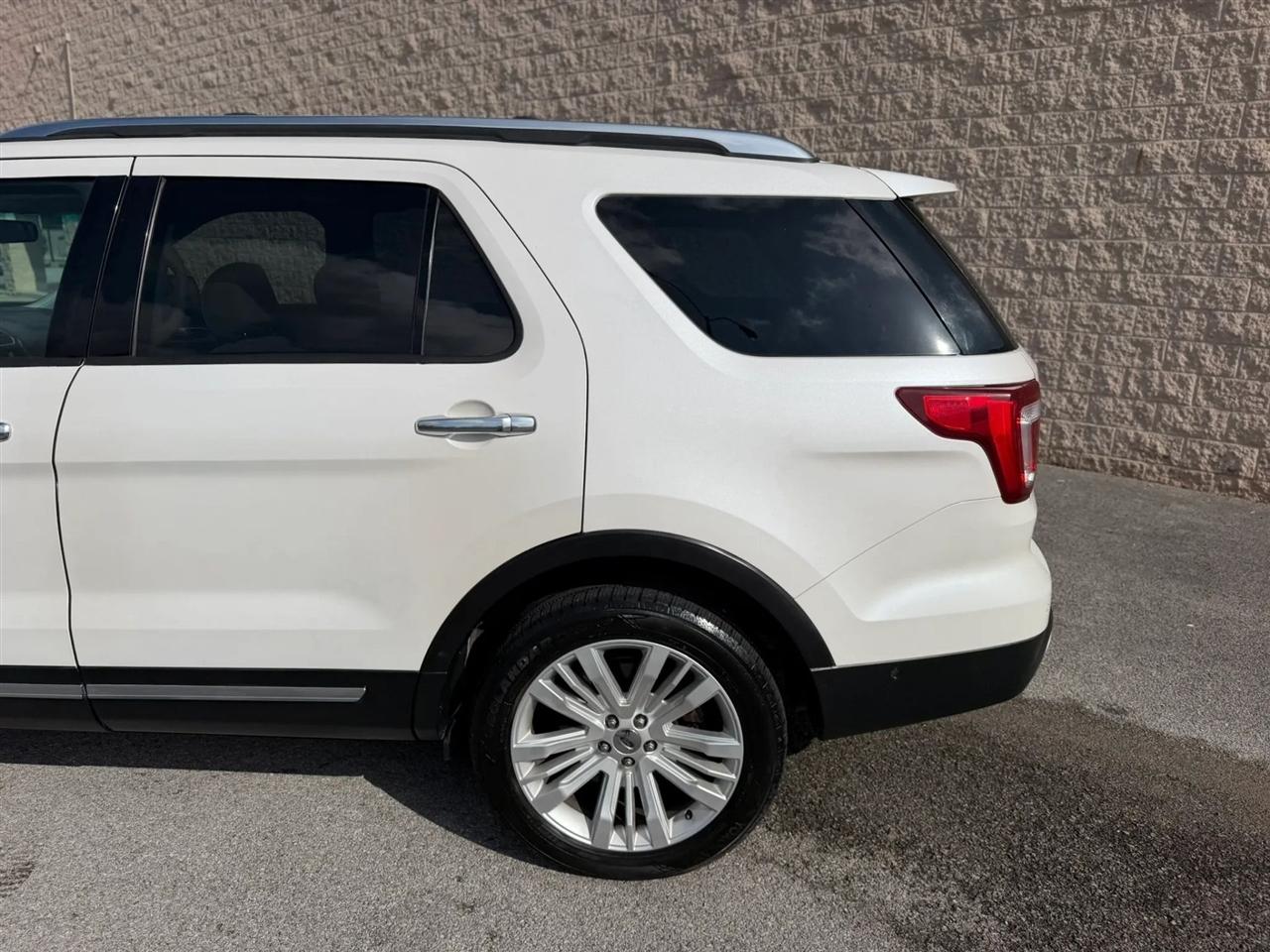 Ford Explorer 4WD 4dr Platinum 2016