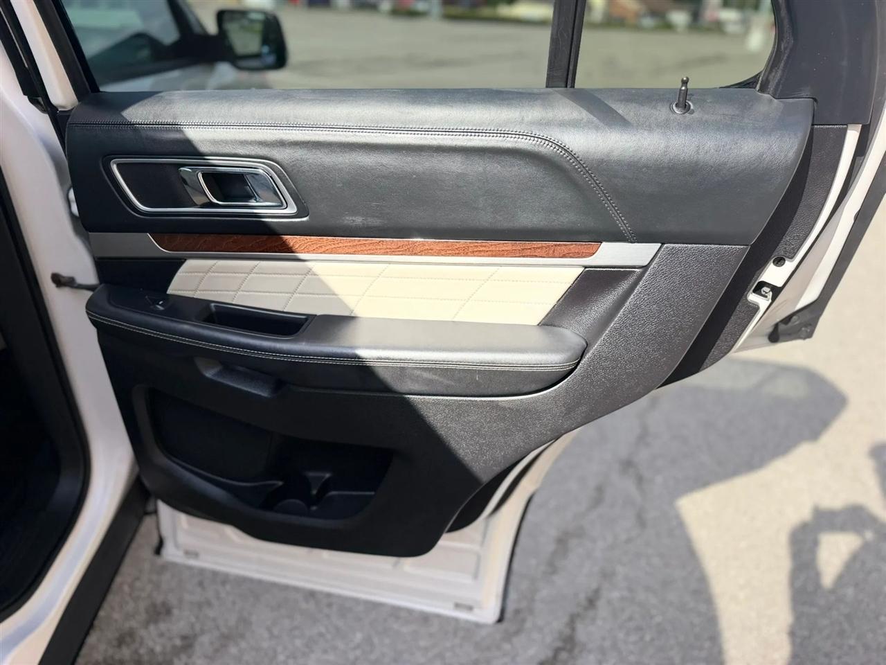 Ford Explorer 4WD 4dr Platinum 2016
