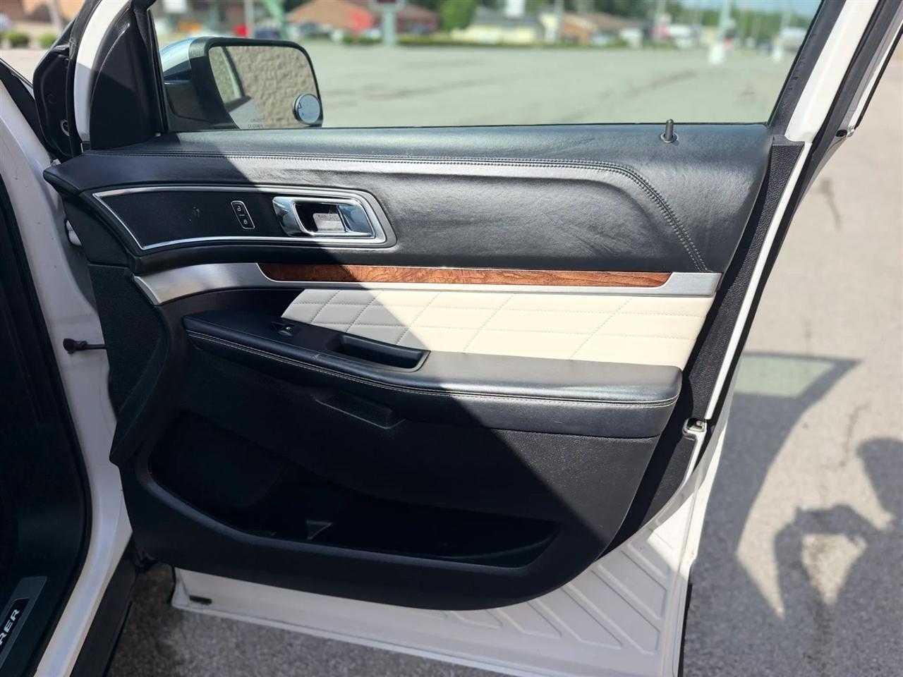 Ford Explorer 4WD 4dr Platinum 2016