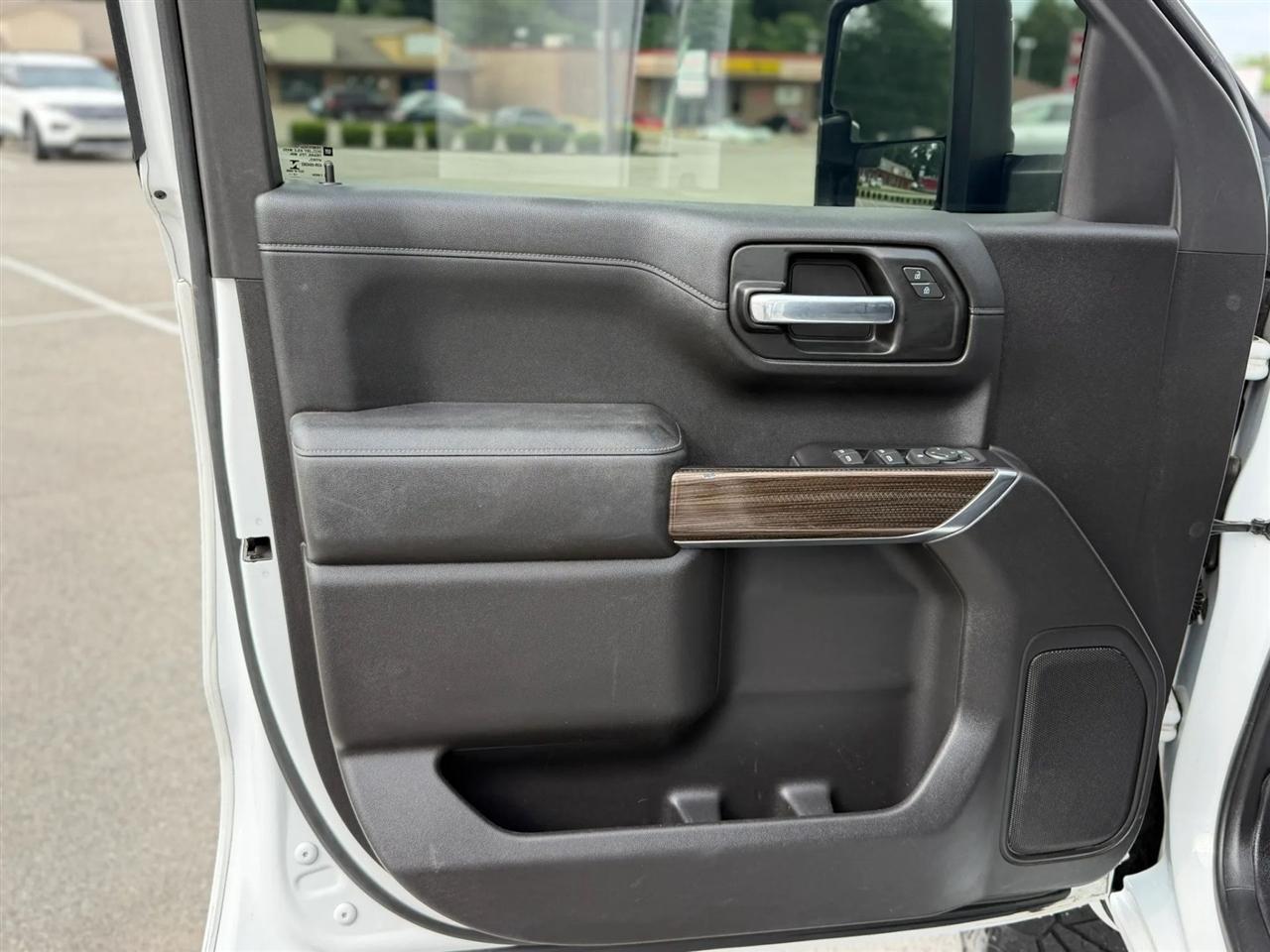 Chevrolet Silverado 1500 4WD Crew Cab 147" LT 2020