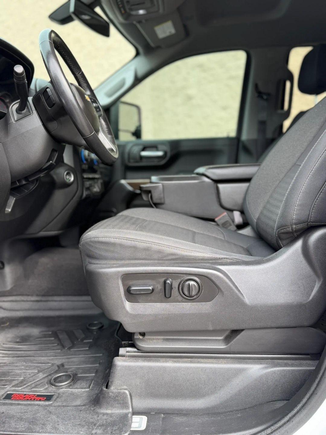 Chevrolet Silverado 1500 4WD Crew Cab 147" LT 2020