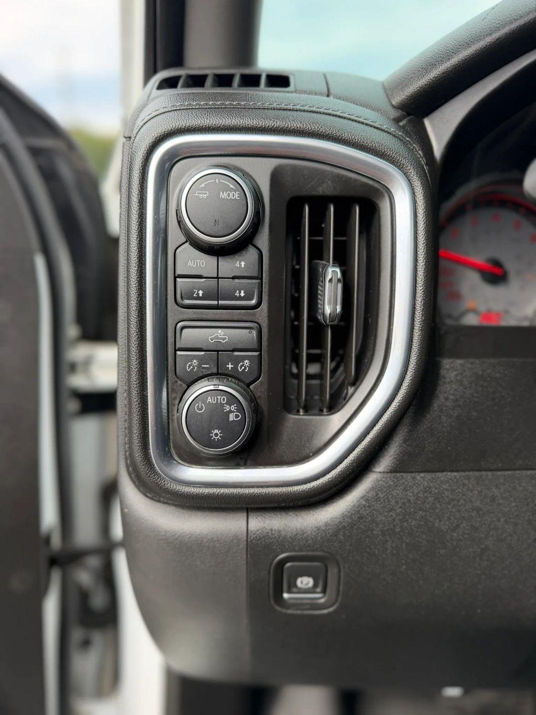 Chevrolet Silverado 1500 4WD Crew Cab 147" LT 2020