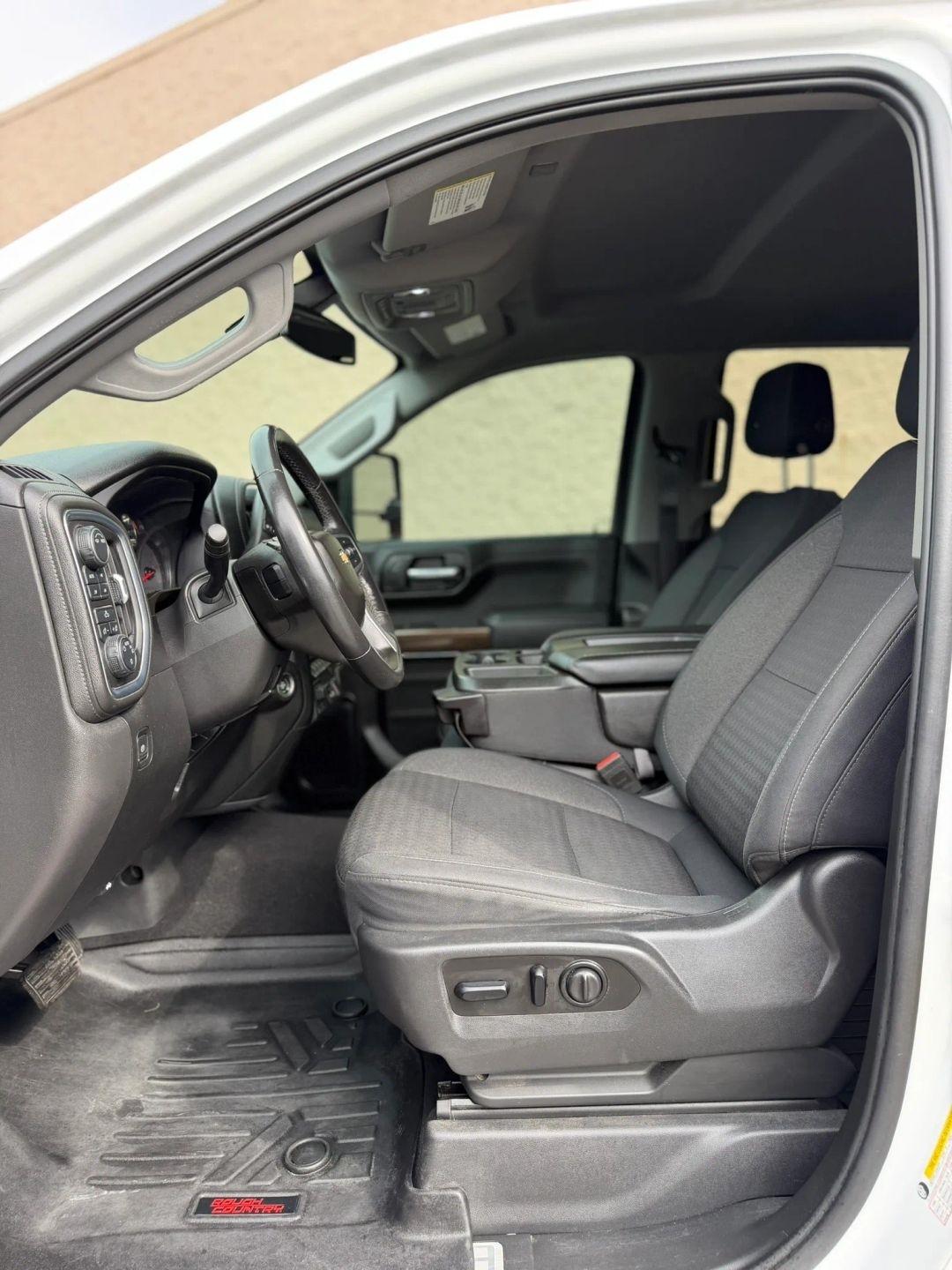 Chevrolet Silverado 1500 4WD Crew Cab 147" LT 2020