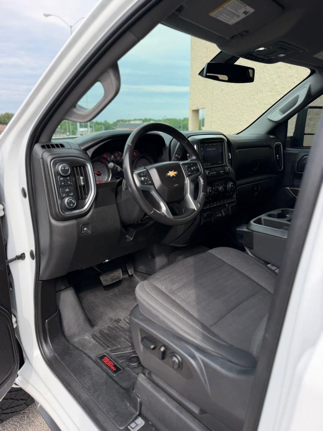 Chevrolet Silverado 1500 4WD Crew Cab 147" LT 2020