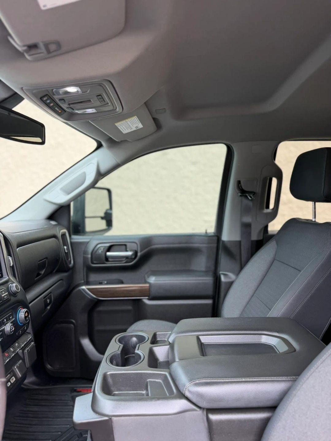Chevrolet Silverado 1500 4WD Crew Cab 147" LT 2020
