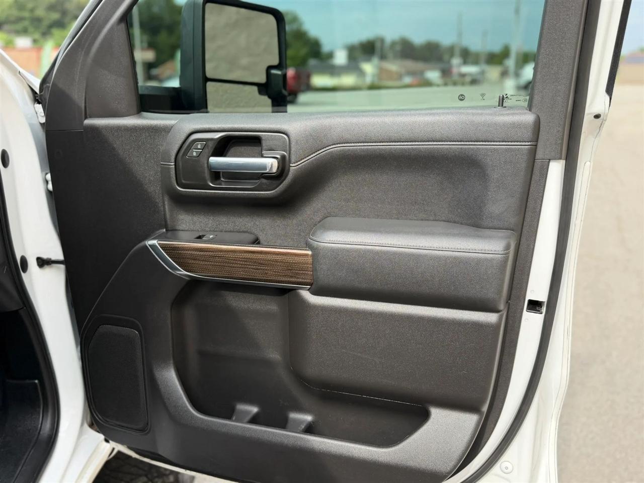 Chevrolet Silverado 1500 4WD Crew Cab 147" LT 2020