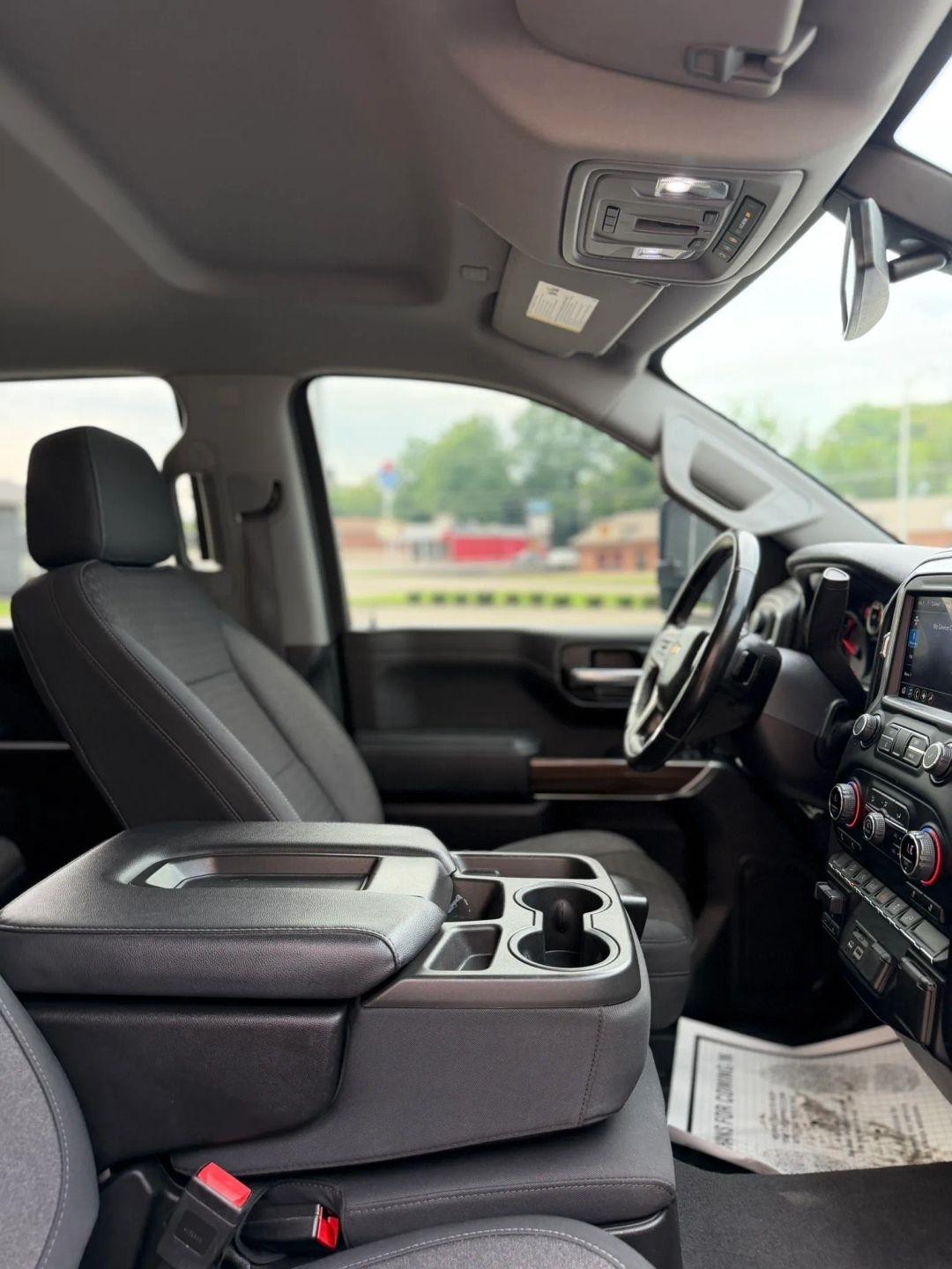 Chevrolet Silverado 1500 4WD Crew Cab 147" LT 2020