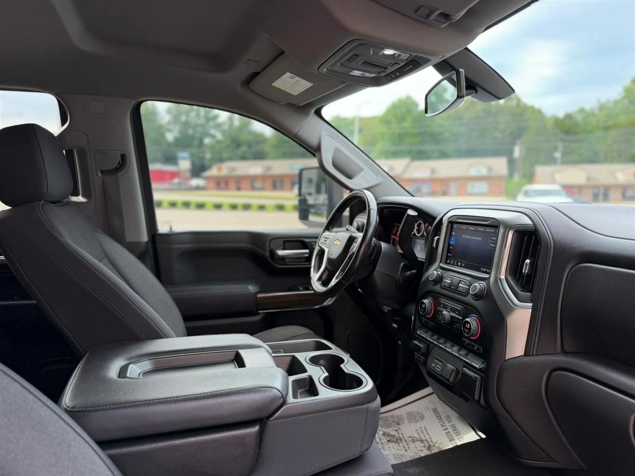 Chevrolet Silverado 1500 4WD Crew Cab 147" LT 2020