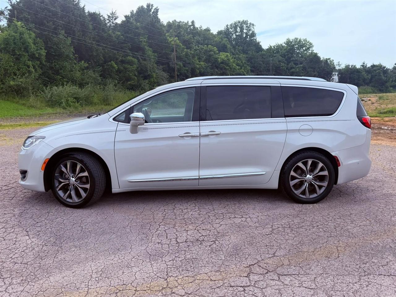 Chrysler Pacifica Limited FWD 2017