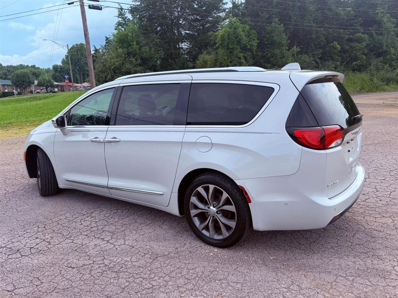 Chrysler Pacifica Limited FWD 2017