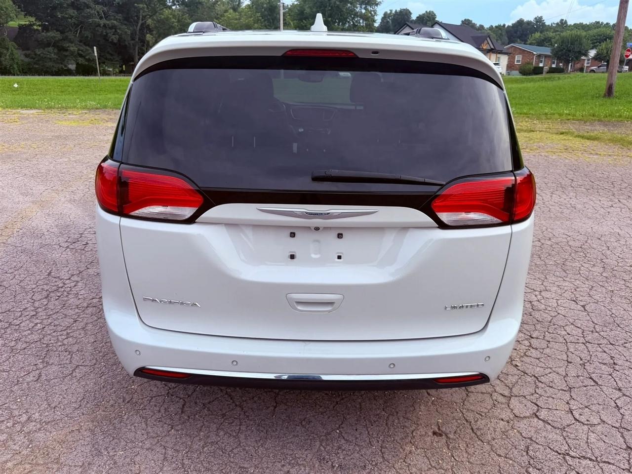 Chrysler Pacifica Limited FWD 2017