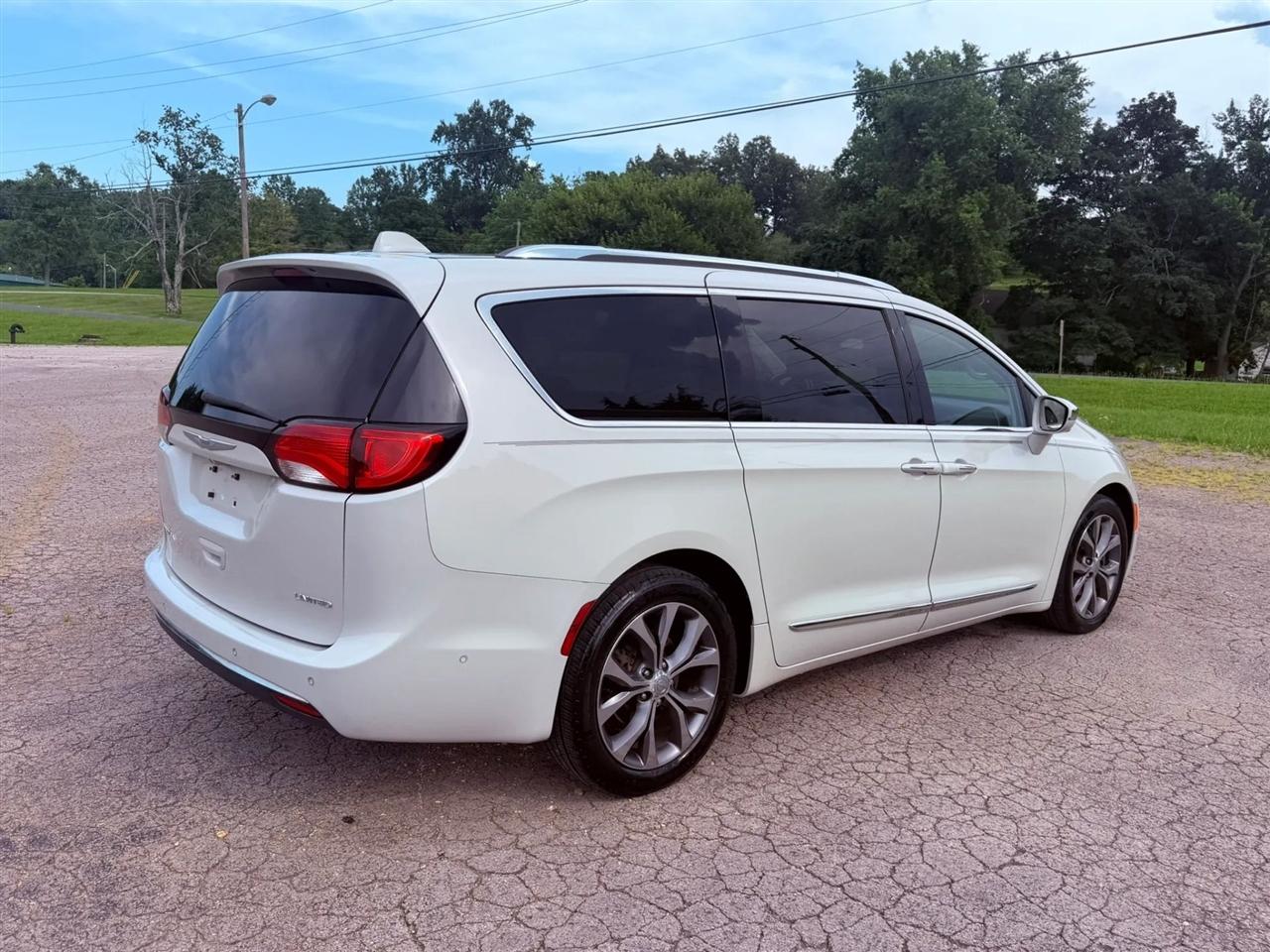 Chrysler Pacifica Limited FWD 2017