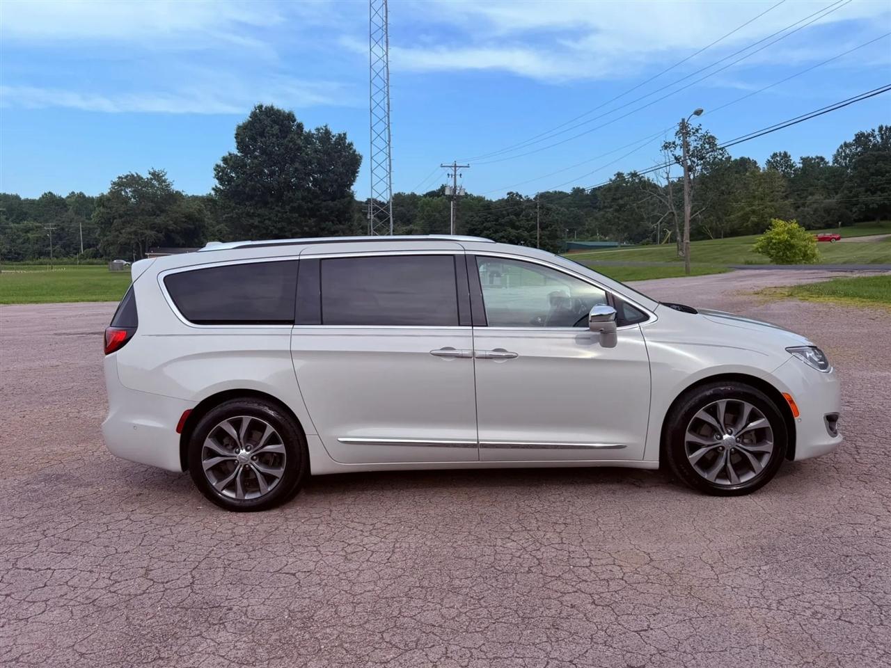 Chrysler Pacifica Limited FWD 2017