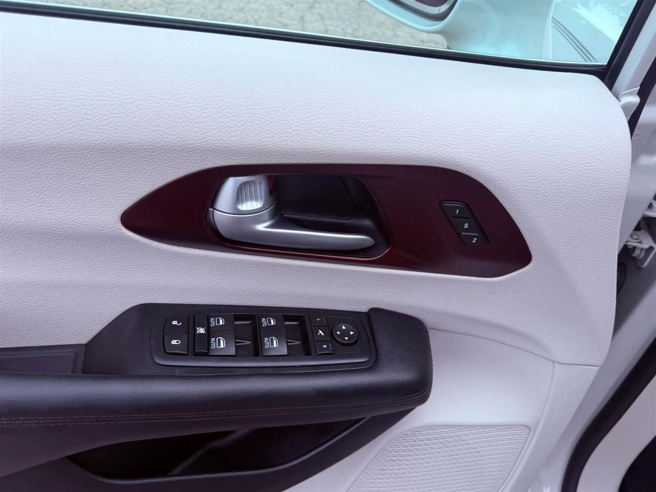 Chrysler Pacifica Limited FWD 2017