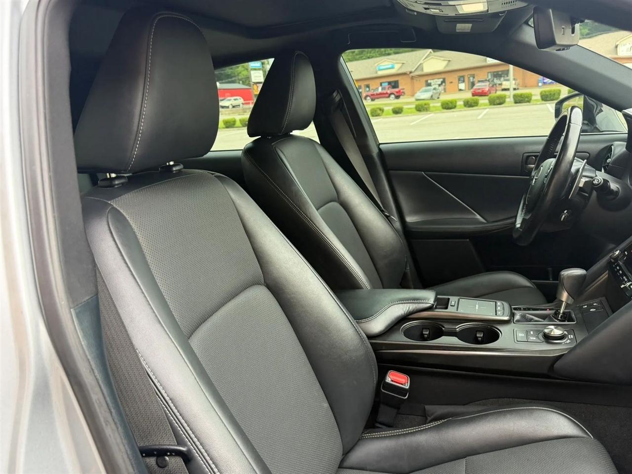 Lexus IS IS 300 RWD 2021