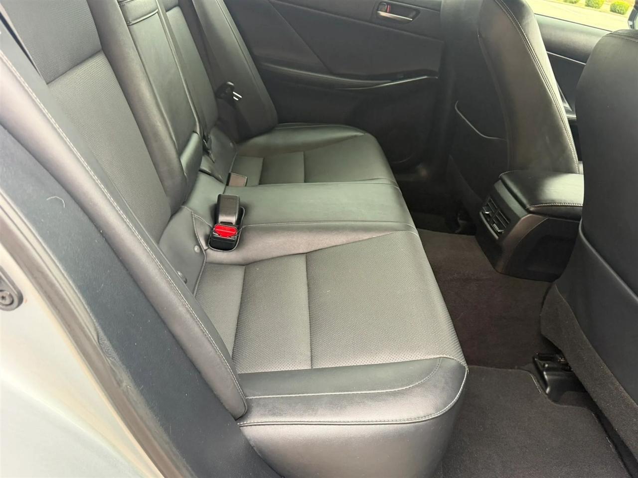 Lexus IS IS 300 RWD 2021