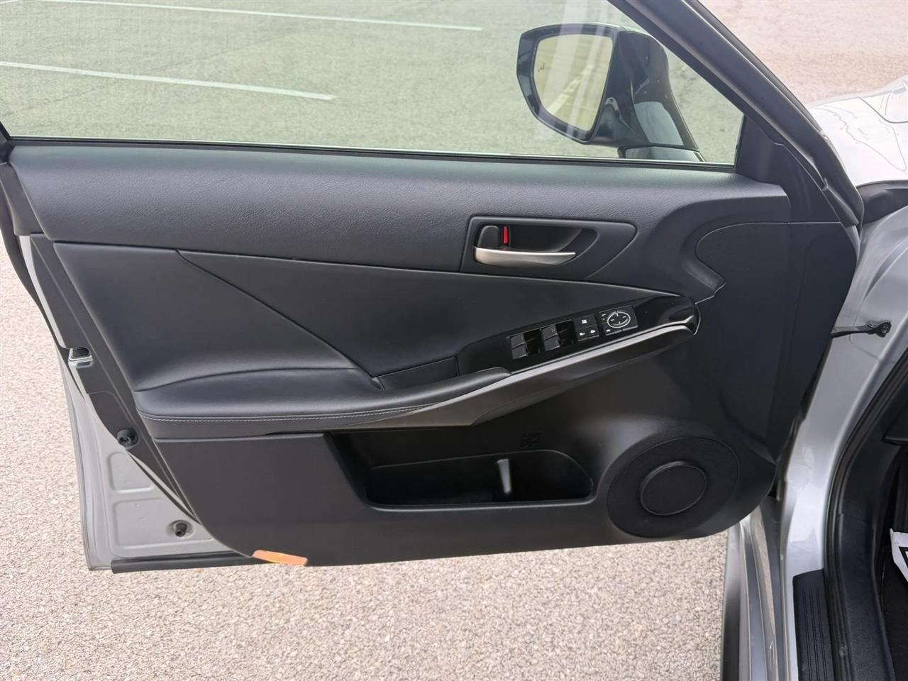 Lexus IS IS 300 RWD 2021