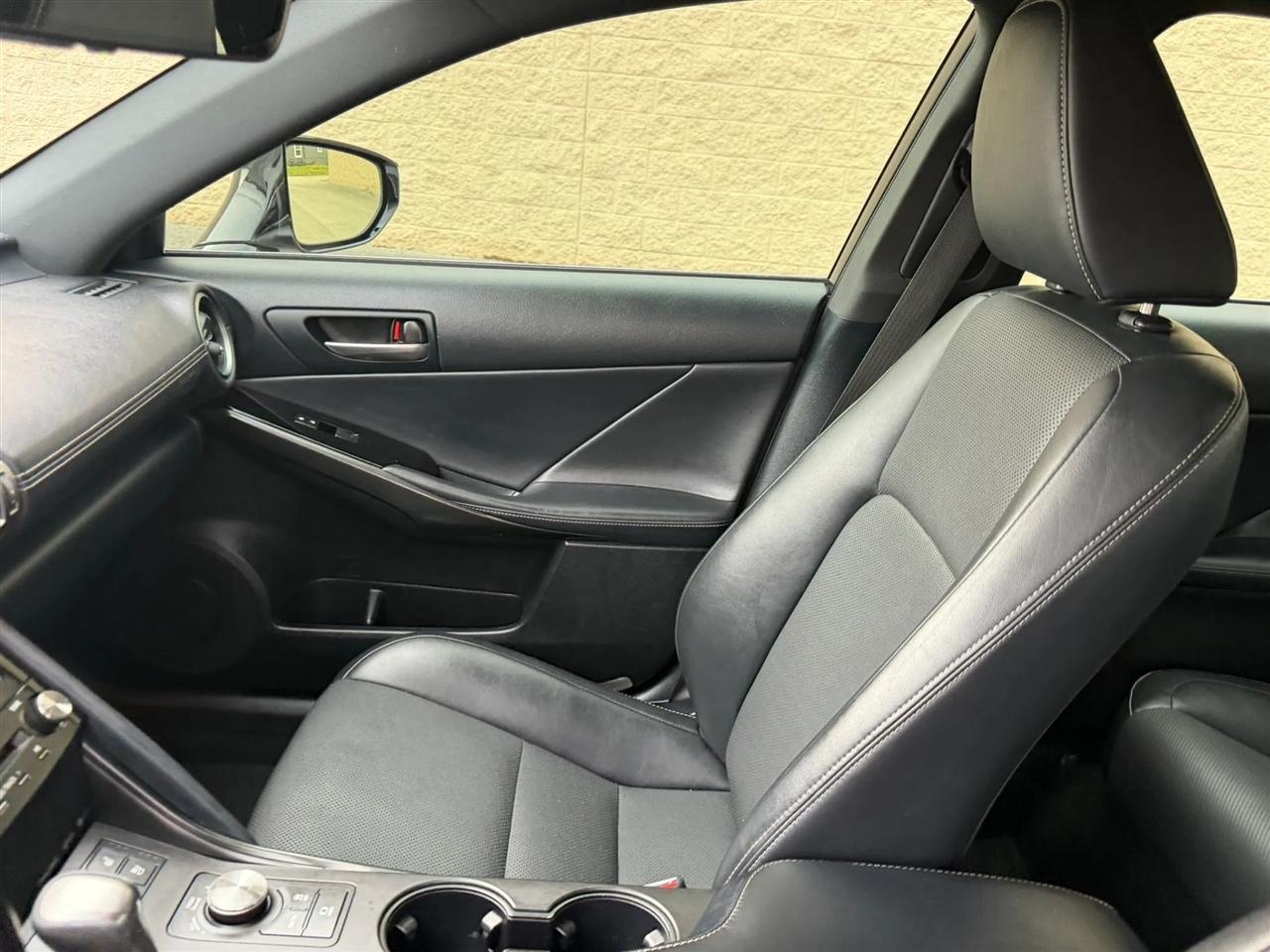 Lexus IS IS 300 RWD 2021