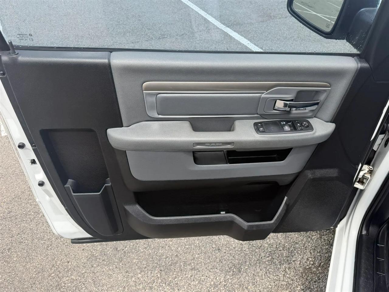 RAM 1500 2WD Reg Cab 120.5" SLT 2013