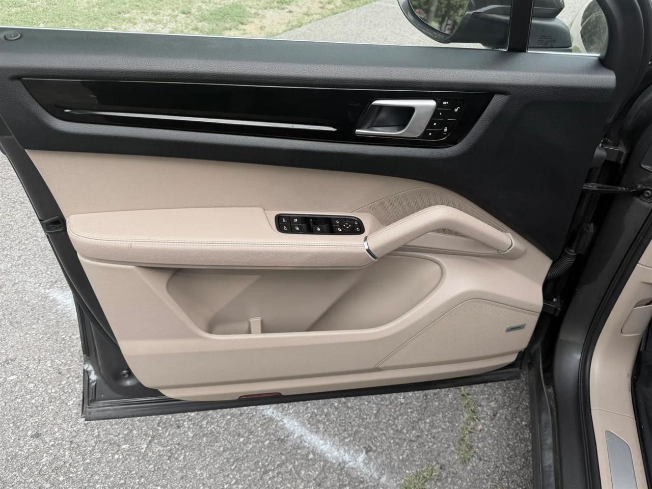 Porsche Cayenne AWD 2019