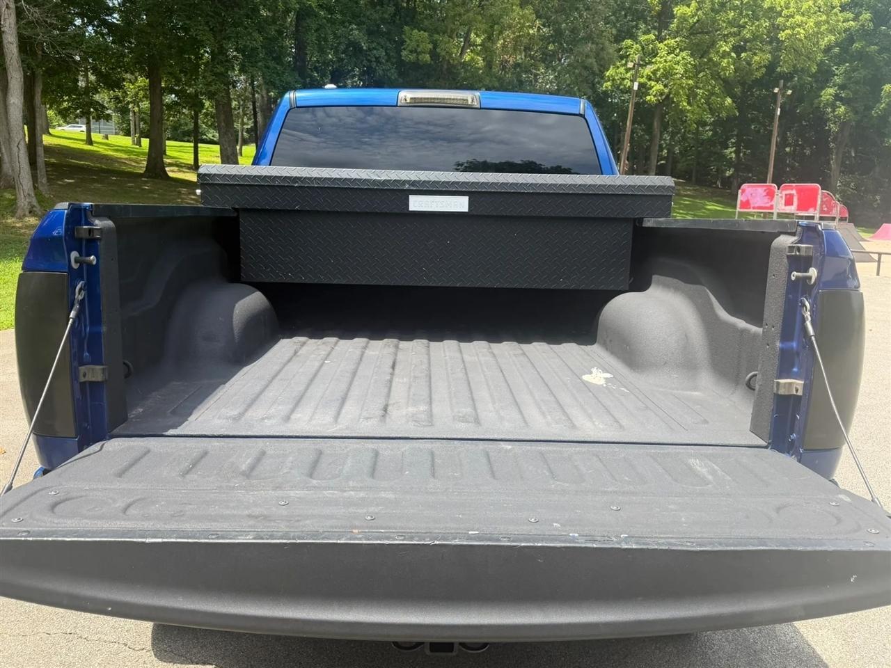 RAM 1500 Express 4x4 Crew Cab 5'7" Box 2017