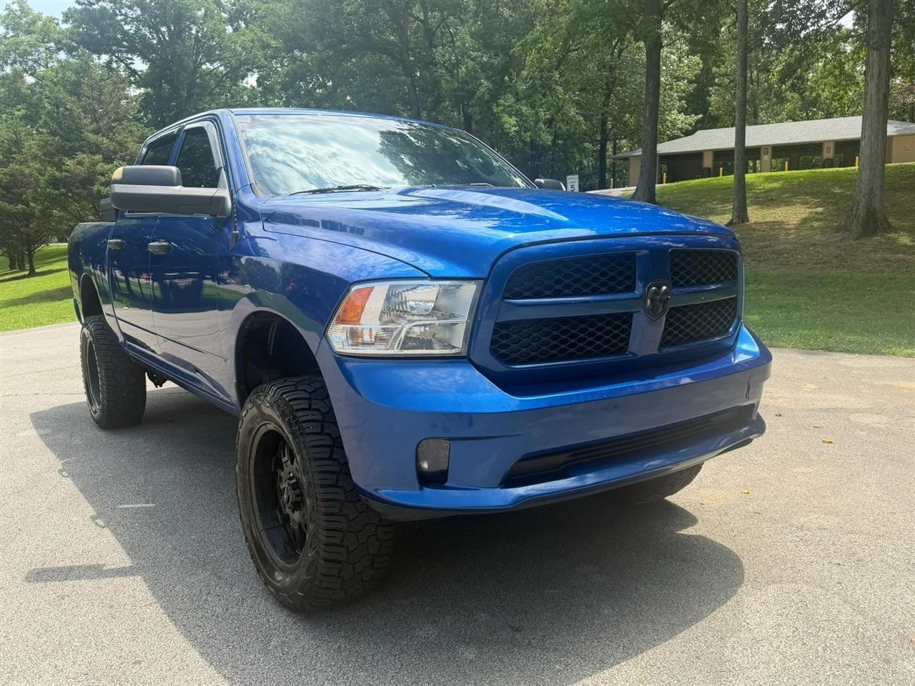 RAM 1500 Express 4x4 Crew Cab 5'7" Box 2017