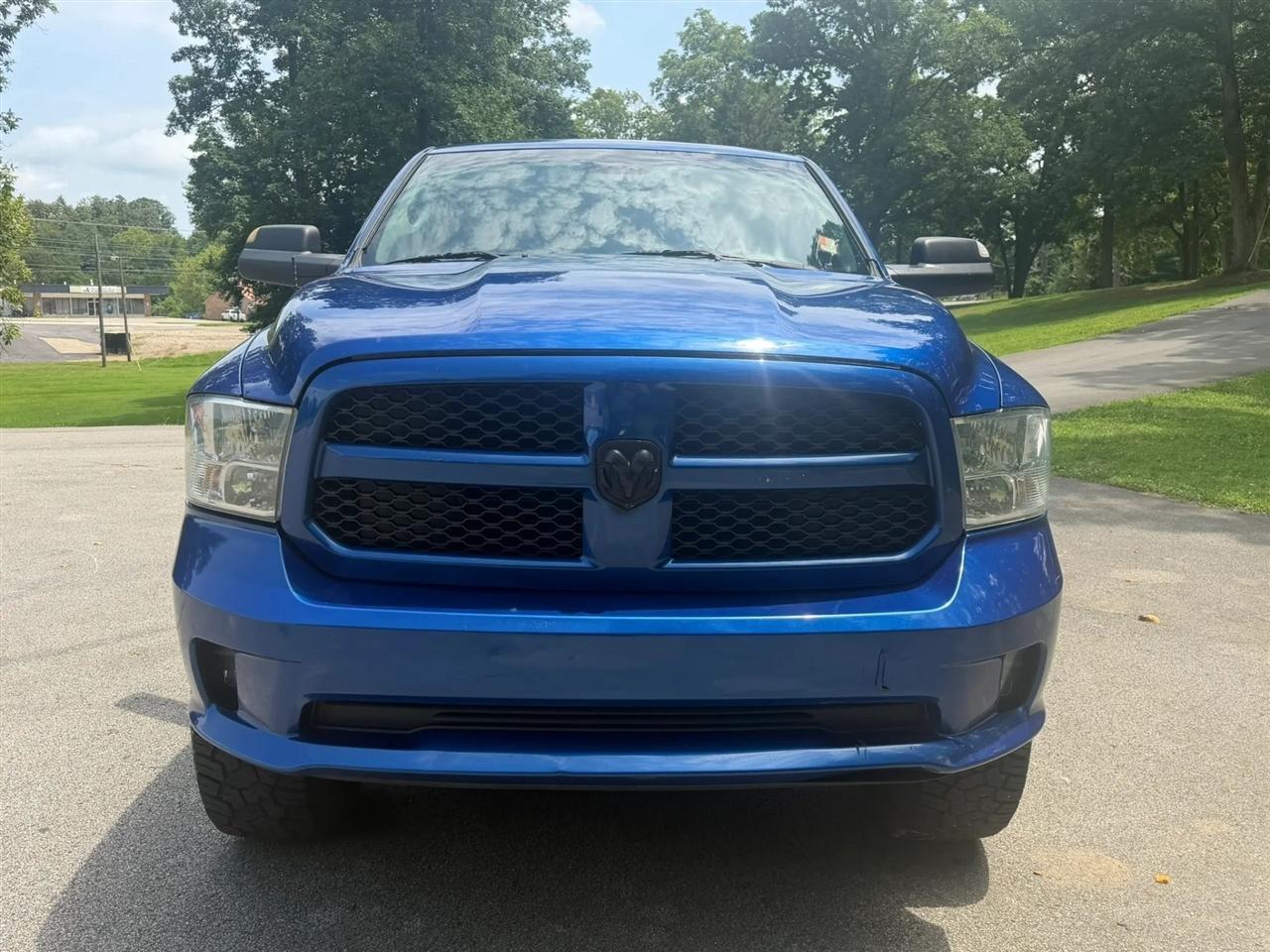 RAM 1500 Express 4x4 Crew Cab 5'7" Box 2017