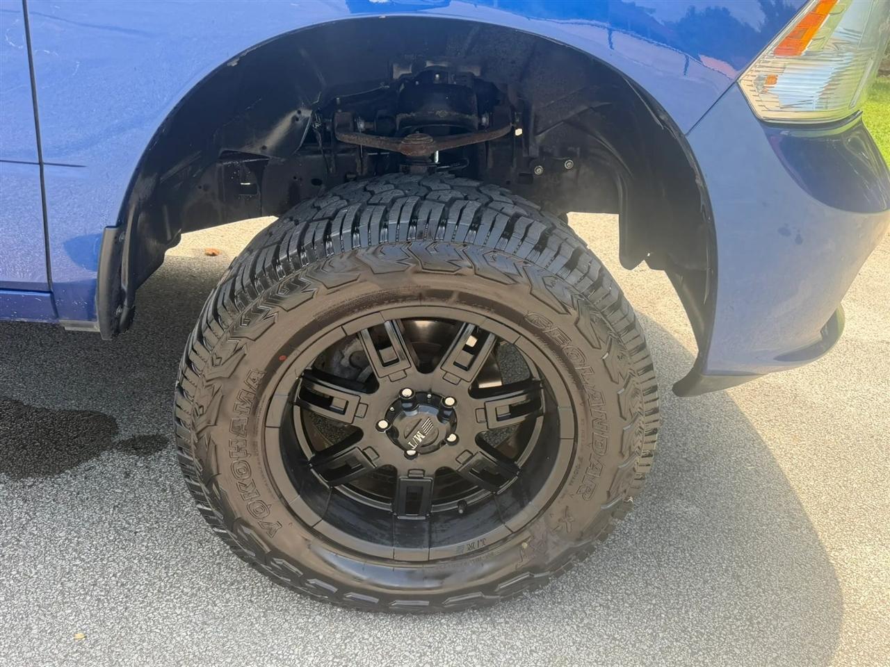 RAM 1500 Express 4x4 Crew Cab 5'7" Box 2017