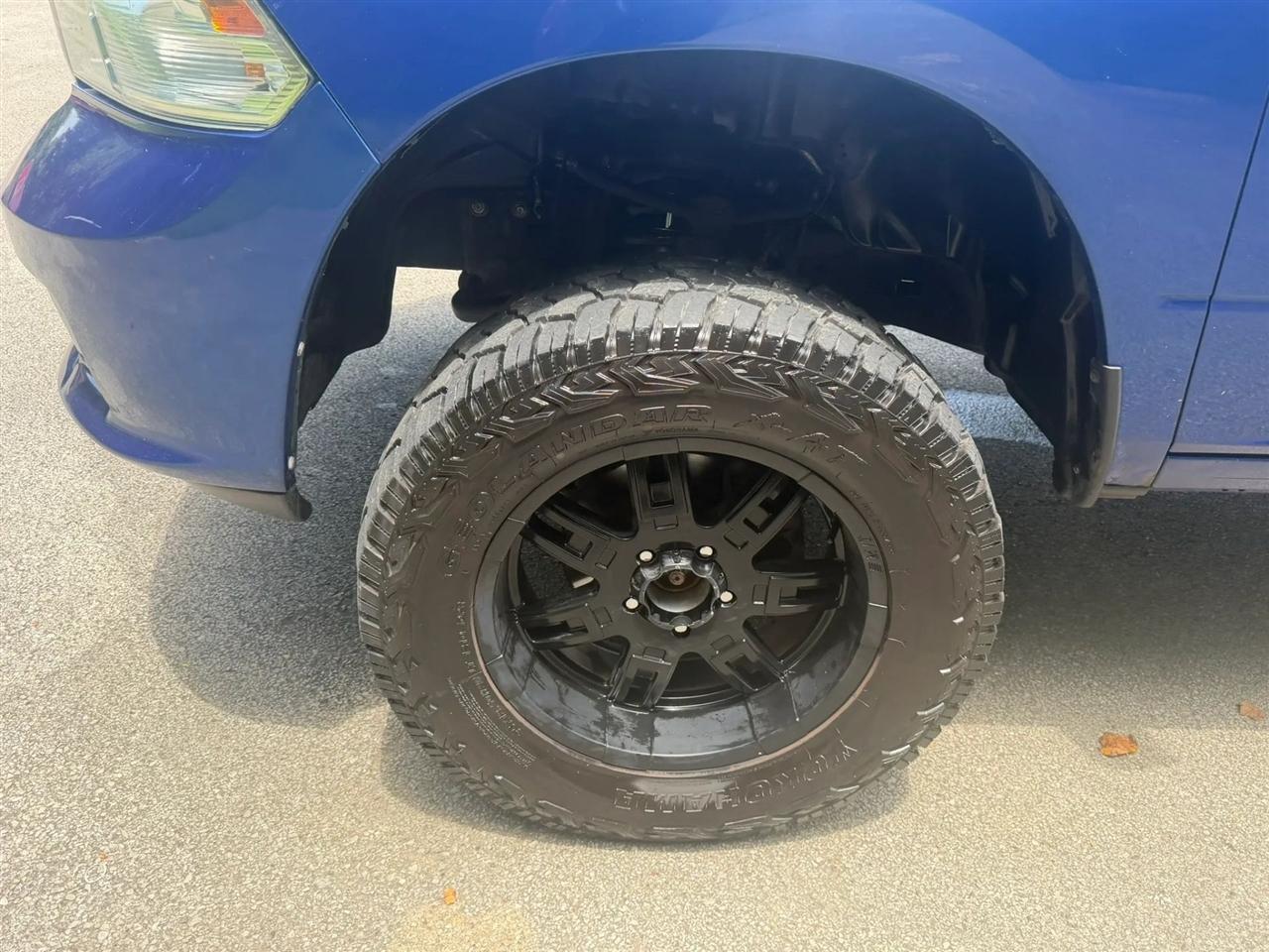 RAM 1500 Express 4x4 Crew Cab 5'7" Box 2017