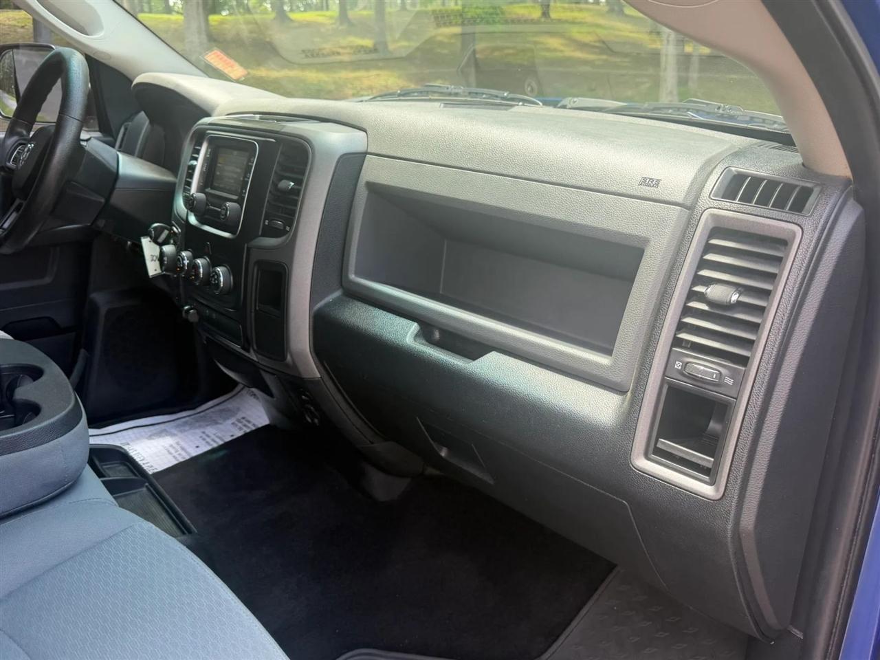 RAM 1500 Express 4x4 Crew Cab 5'7" Box 2017
