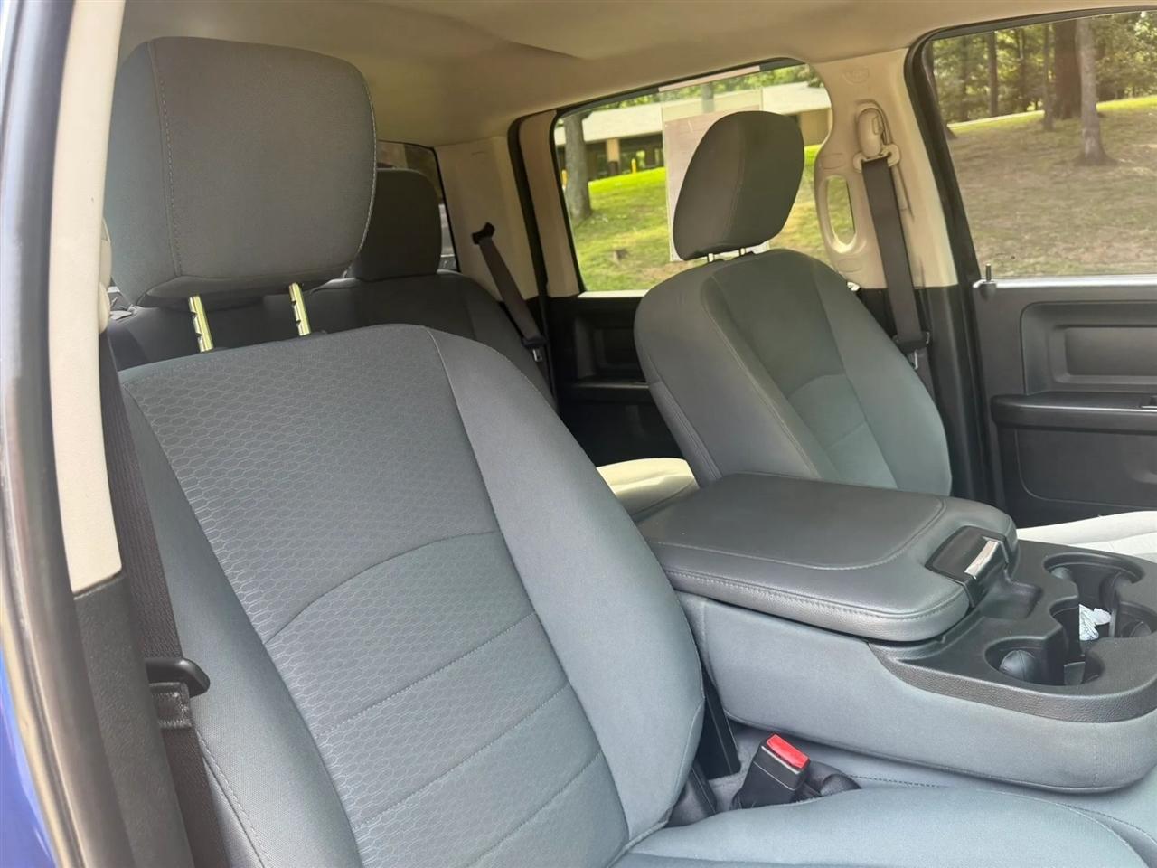 RAM 1500 Express 4x4 Crew Cab 5'7" Box 2017