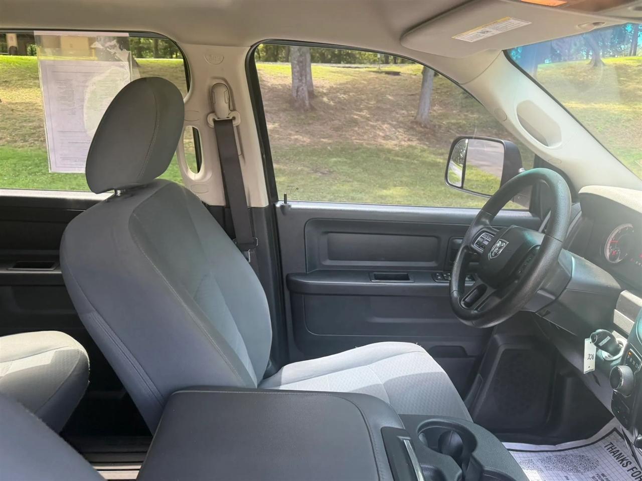RAM 1500 Express 4x4 Crew Cab 5'7" Box 2017