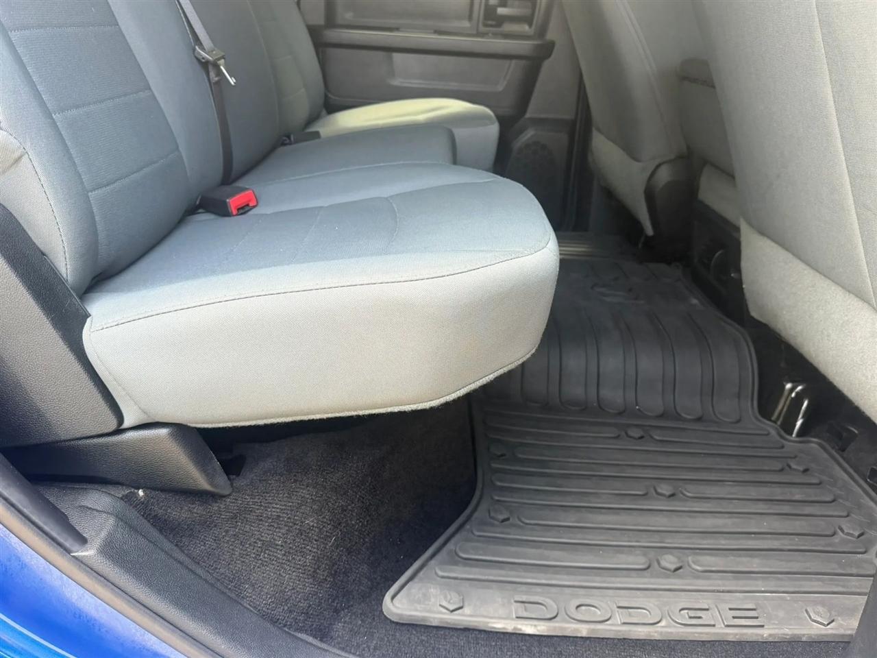 RAM 1500 Express 4x4 Crew Cab 5'7" Box 2017