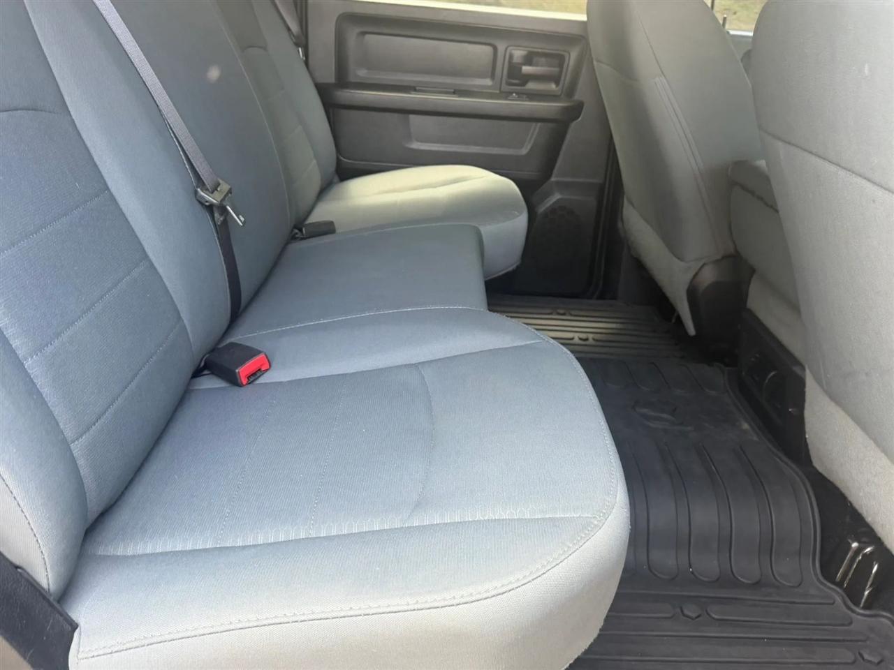 RAM 1500 Express 4x4 Crew Cab 5'7" Box 2017