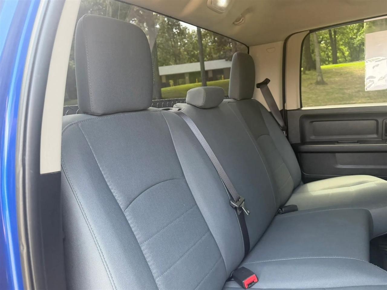 RAM 1500 Express 4x4 Crew Cab 5'7" Box 2017