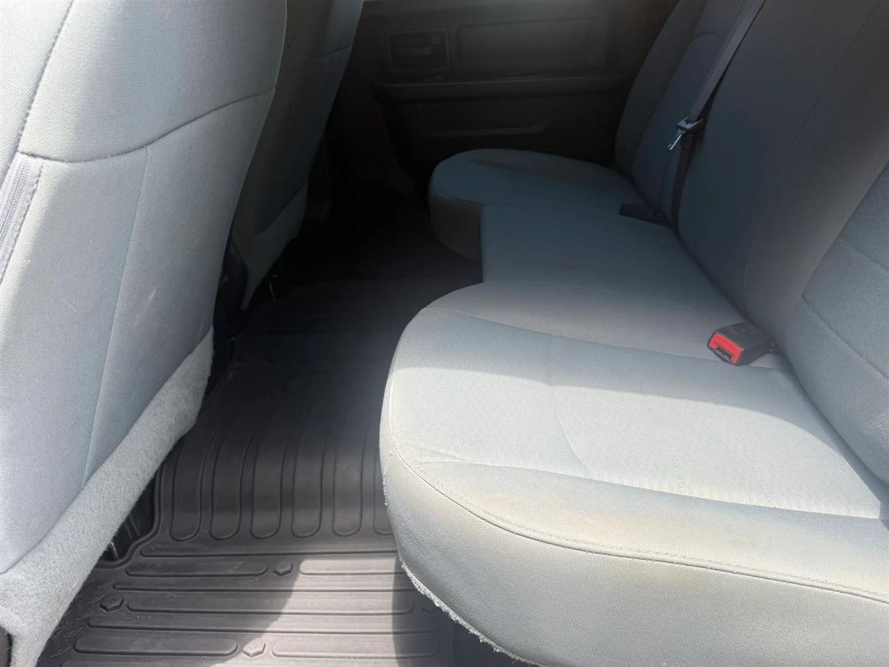 RAM 1500 Express 4x4 Crew Cab 5'7" Box 2017