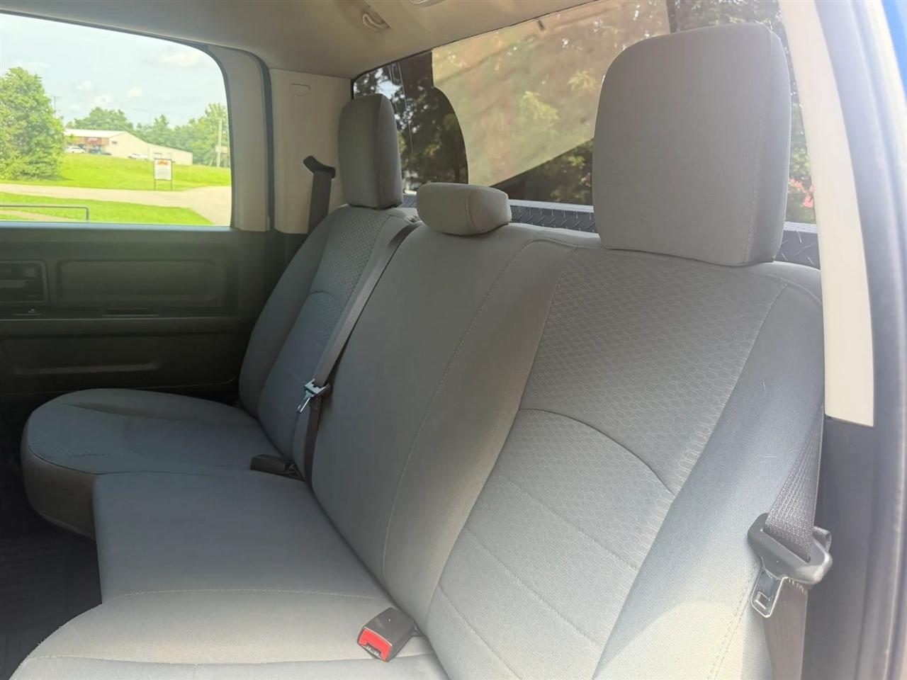 RAM 1500 Express 4x4 Crew Cab 5'7" Box 2017