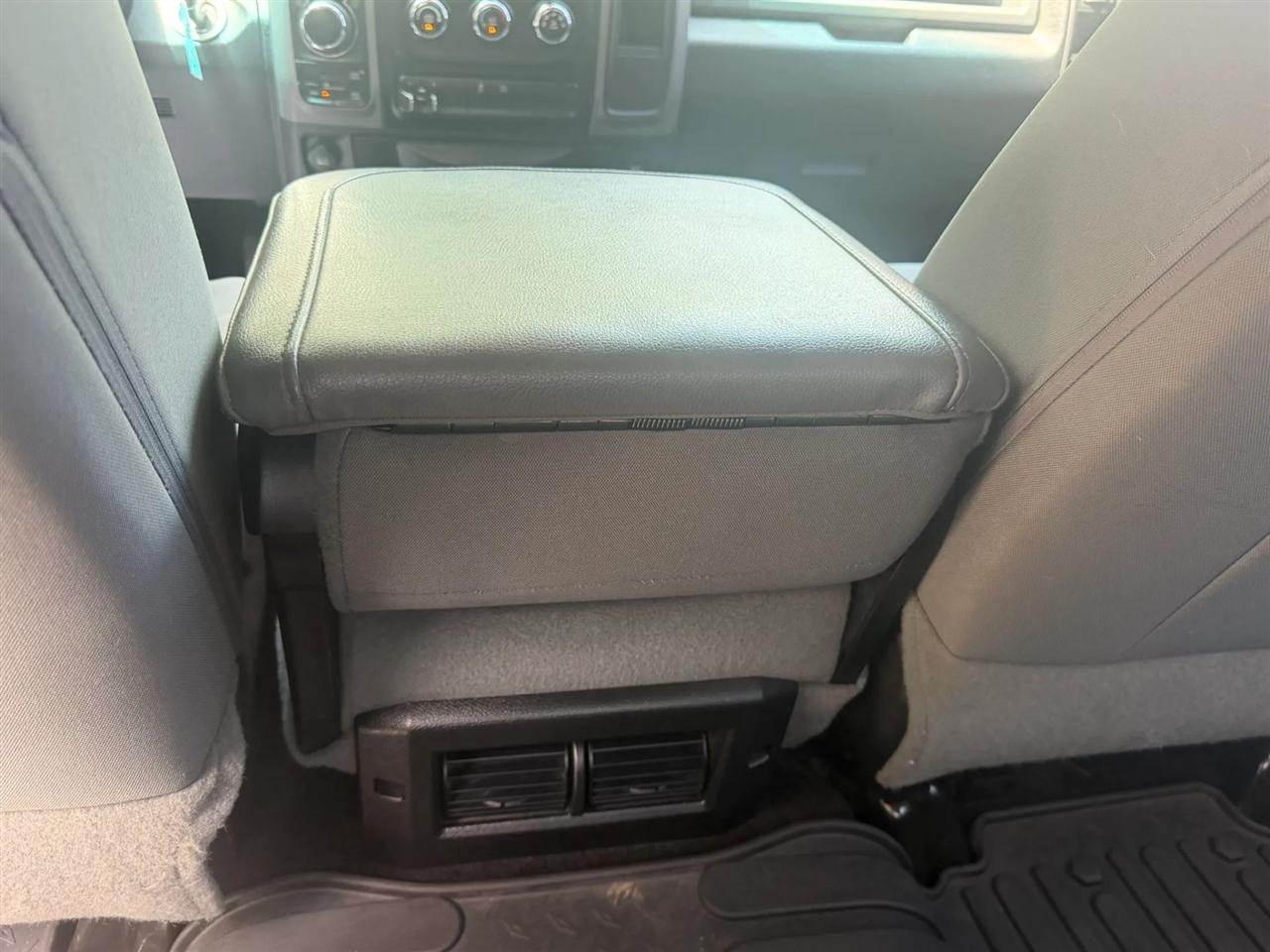 RAM 1500 Express 4x4 Crew Cab 5'7" Box 2017