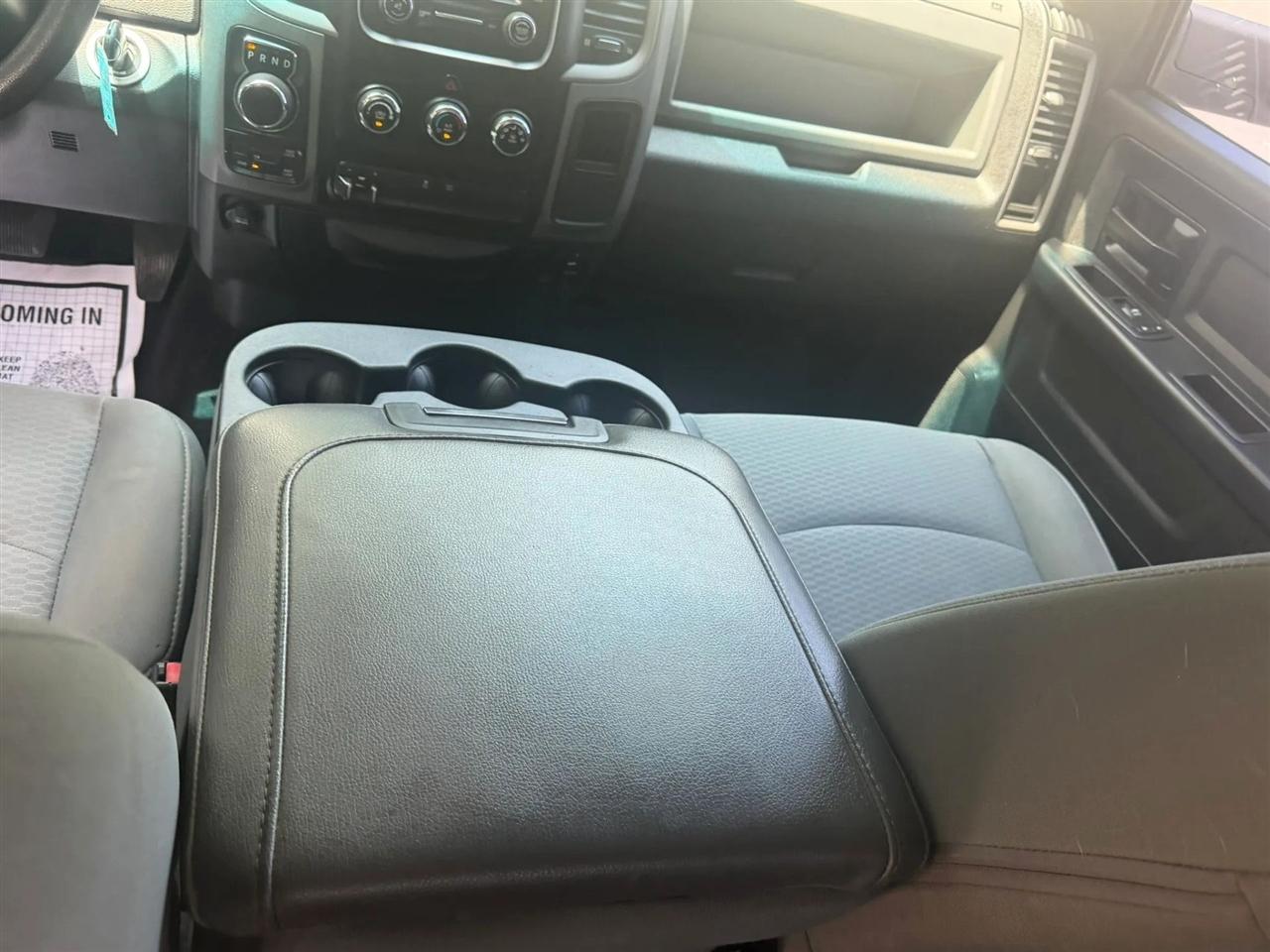 RAM 1500 Express 4x4 Crew Cab 5'7" Box 2017
