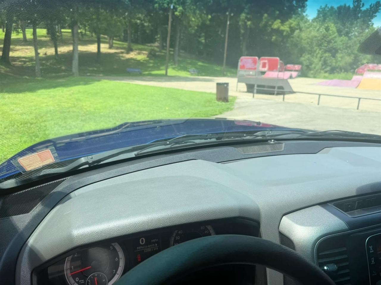 RAM 1500 Express 4x4 Crew Cab 5'7" Box 2017
