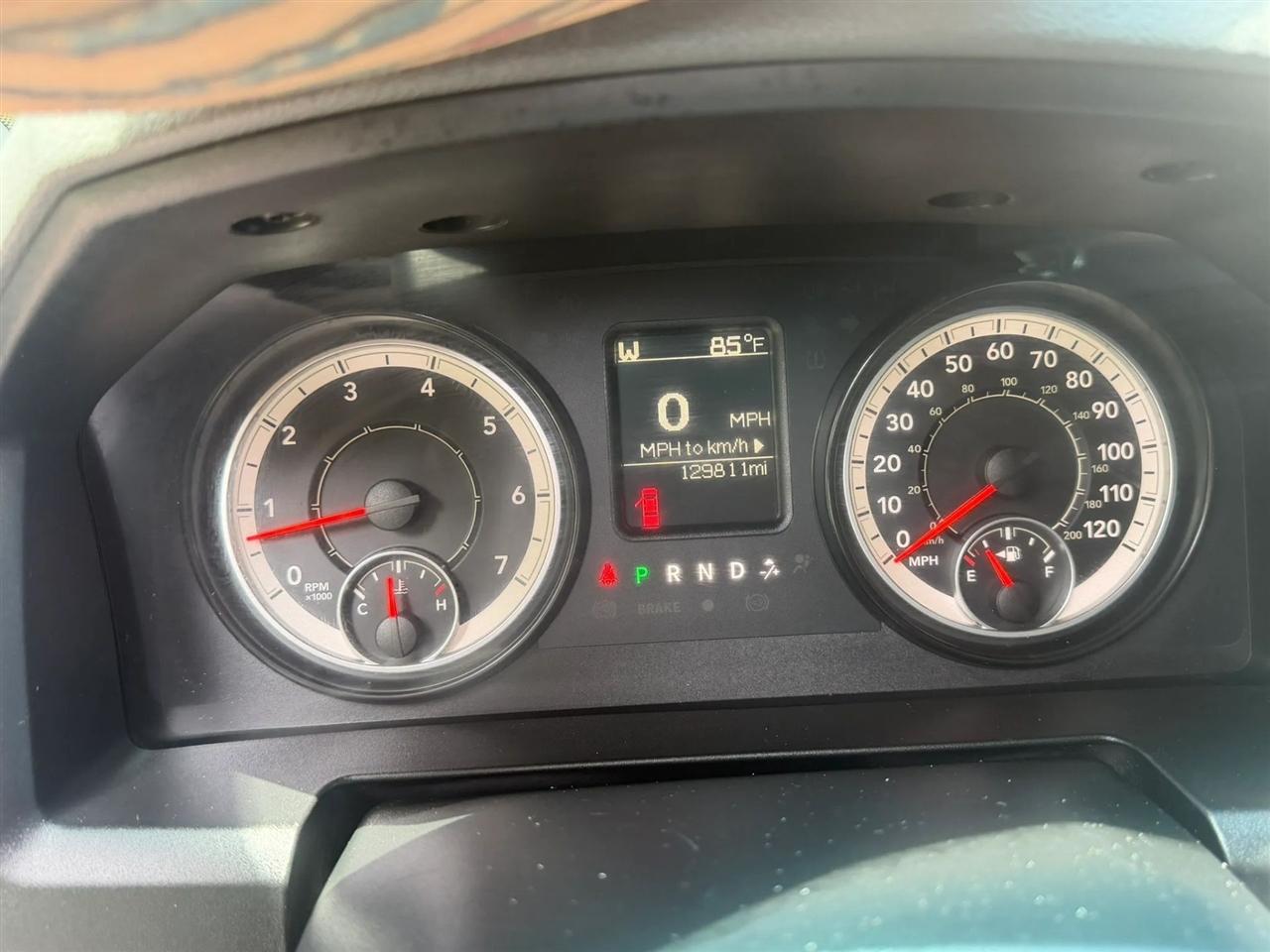 RAM 1500 Express 4x4 Crew Cab 5'7" Box 2017